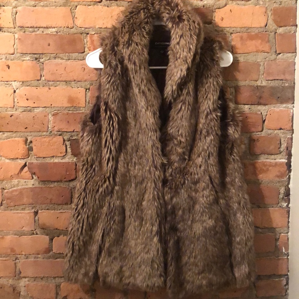 Coffeeshop Faux Fur Vest with pockets
